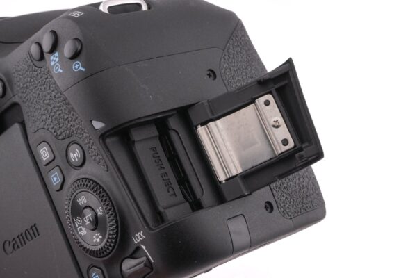 Canon EOS 77D - Image 7