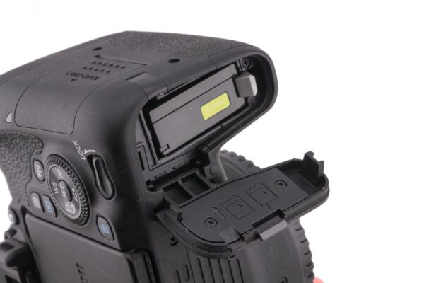 Canon EOS 77D - Image 8